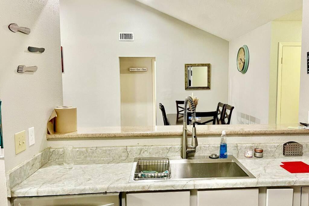 3 Bedroom Entire Home - Centrally Located In Katy, Texas Buitenkant foto